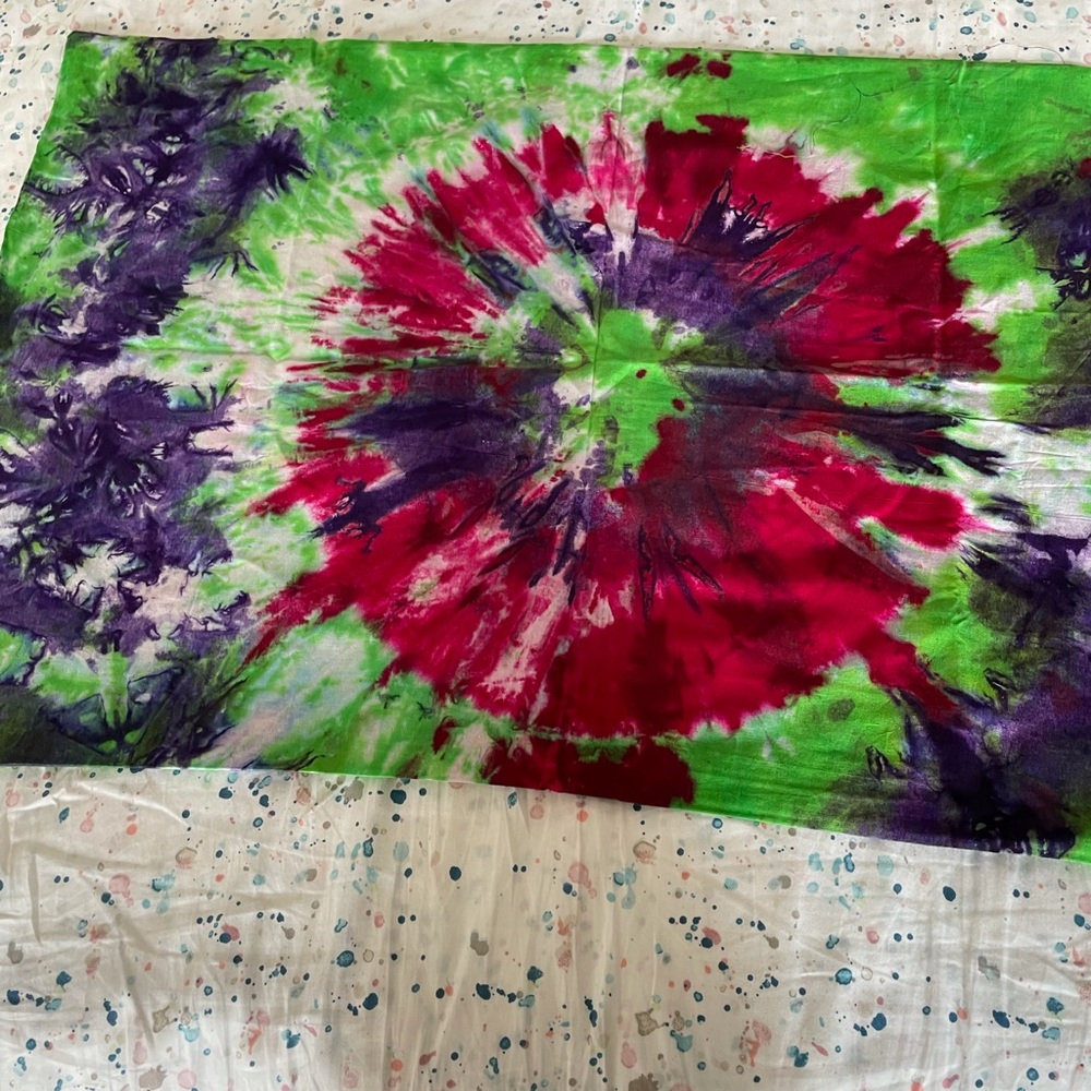 Tie dyed Queen Bedsheet set - Picture 12 of 12